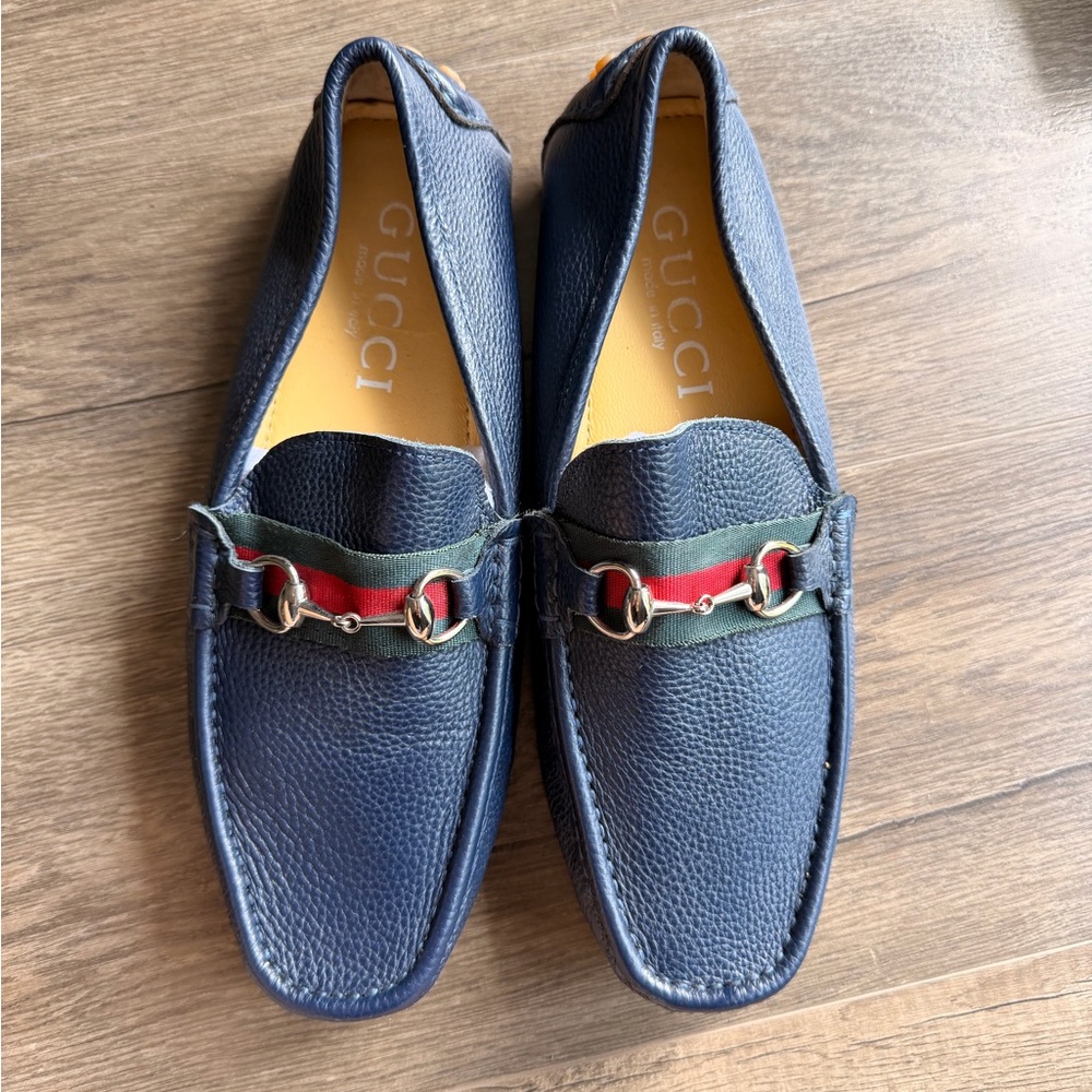 GUCCI Navy Leather Horsebit Loafers with Green-Red Web